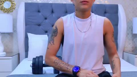 Zoe Krug online show from October 2025 11:44:02 AM