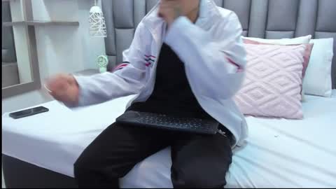 Zoe Krug online show from March 2026 12:19:02 PM