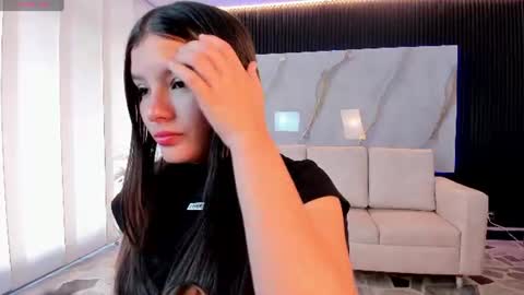 Snapshot of zoelinss_ chatting on June 2026 03:12:01 PM Zoelinss online show from June 2026 03:12:01 PM