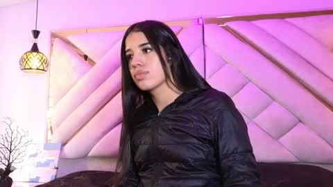 Zoe online show from April 2026 01:05:02 PM