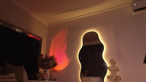 zoevidal_ online show from October 2025 11:53:02 AM