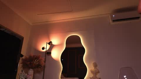 zoevidal_ online show from April 2026 12:06:02 PM