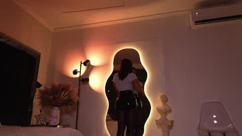 zoevidal_ online show from April 2026 11:57:02 AM