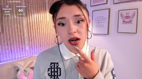 Zoey  online show from April 2026 01:20:01 PM