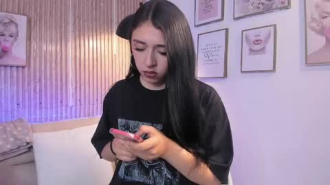 Zoey  online show from April 2026 01:06:02 PM