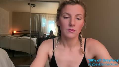 Zoeydanner online show from February 2025 07:21:01 PM