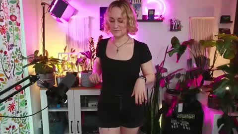 Zoey Ryan online show from December 2025 05:06:02 PM