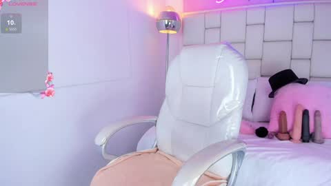 Z O E online show from February 2025 11:44:02 AM