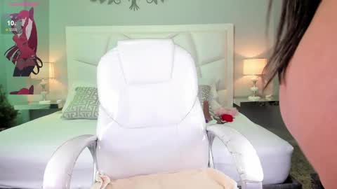 Z O E online show from March 2025 11:47:02 AM