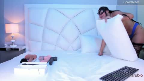 Z O E online show from March 2025 11:42:02 AM