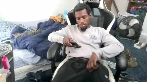 Snapshot of zoneingout chatting on November 2025 07:48:02 PM zoneingout online show from November 2025 07:48:02 PM