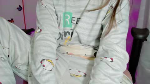 Snapshot of zooeybelair chatting on December 2024 08:43:02 AM Alicie online show from December 2024 08:43:02 AM