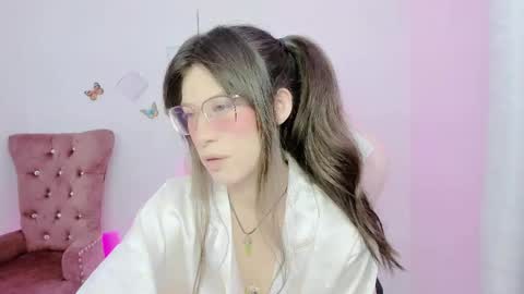 Snapshot of zooeybelair chatting on September 2025 04:58:01 AM Alicie online show from September 2025 04:58:01 AM