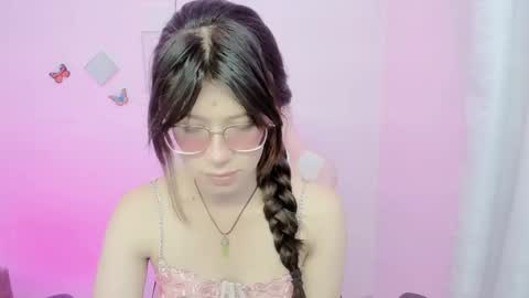 Snapshot of zooeybelair chatting on October 2025 04:08:02 AM Alicie online show from October 2025 04:08:02 AM