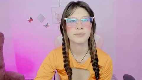Snapshot of zooeybelair chatting on October 2025 05:04:01 AM Alicie online show from October 2025 05:04:01 AM