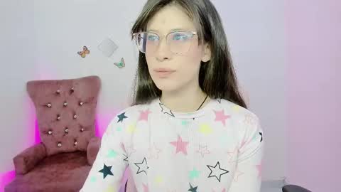 Snapshot of zooeybelair chatting on October 2025 10:49:01 AM Alicie online show from October 2025 10:49:01 AM