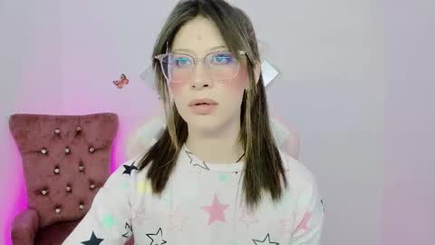 Snapshot of zooeybelair chatting on October 2025 08:26:02 AM Alicie online show from October 2025 08:26:02 AM