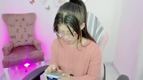 Snapshot of zooeybelair chatting on October 2025 12:49:02 PM Alicie online show from October 2025 12:49:02 PM