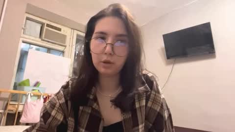 Snapshot of zoraidamorini chatting on November 2025 10:36:01 AM Hello My name is Lia im new model here and welcome to little world online show from November 2025 10:36:01 AM