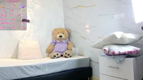 Violeta online show from December 2025 12:00:02 PM