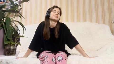 Joan  online show from March 2026 04:07:02 AM