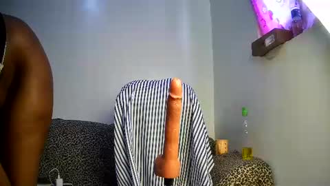 Snapshot of zuritamtam chatting on April 2026 07:31:01 AM zuritamtam online show from April 2026 07:31:01 AM