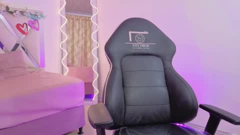 ZURY   online show from November 2025 11:21:01 AM