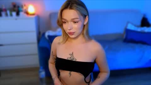 Snapshot of zuzzixx chatting on November 2025 06:35:02 AM zuzzixx online show from November 2025 06:35:02 AM