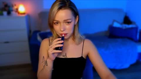 Snapshot of zuzzixx chatting on November 2025 06:23:01 AM zuzzixx online show from November 2025 06:23:01 AM