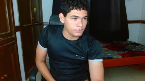 Snapshot of zyrosxk chatting on June 2026 07:58:02 AM antonio felipe online show from June 2026 07:58:02 AM