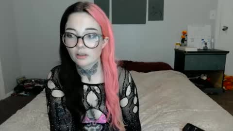 Snapshot of zzgrace chatting on February 2025 11:26:01 PM Gracie online show from February 2025 11:26:01 PM