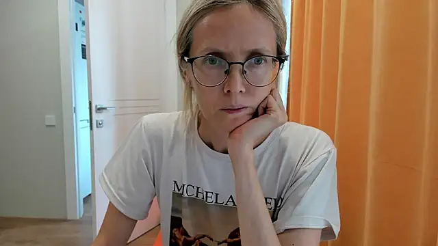 angelmommu online show from September 2025 12:18:01 PM