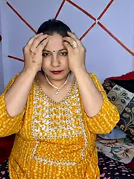 Snapshot of MOM-SUN-COUPLE chatting on January 2025 03:27:01 PM MOM-SUN-COUPLE online show from January 2025 03:27:01 PM