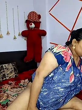 Snapshot of MOM-SUN-COUPLE chatting on January 2025 03:36:02 PM MOM-SUN-COUPLE online show from January 2025 03:36:02 PM