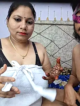 Snapshot of MOM-SUN-COUPLE chatting on February 2025 10:48:02 AM MOM-SUN-COUPLE online show from February 2025 10:48:02 AM