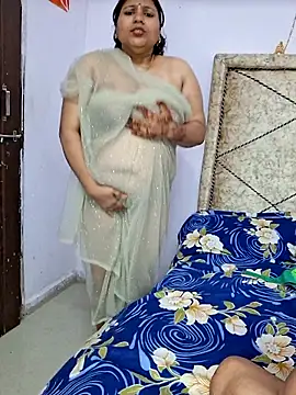 Snapshot of MOM-SUN-COUPLE chatting on February 2025 08:10:01 PM MOM-SUN-COUPLE online show from February 2025 08:10:01 PM