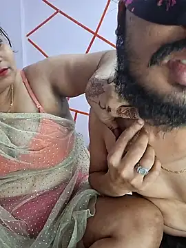 Snapshot of MOM-SUN-COUPLE chatting on March 2025 05:00:02 PM MOM-SUN-COUPLE online show from March 2025 05:00:02 PM