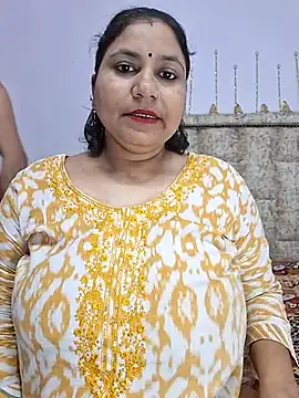 Snapshot of MOM-SUN-COUPLE chatting on March 2025 05:23:02 PM MOM-SUN-COUPLE online show from March 2025 05:23:02 PM