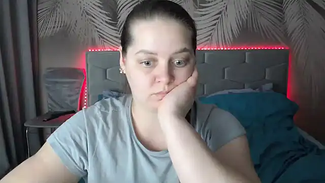 uliastar online show from February 2025 01:05:01 PM