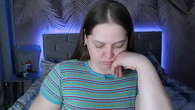 uliastar online show from February 2025 04:10:02 PM