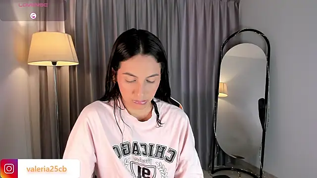 valeriia25  online show from December 2024 08:14:02 PM