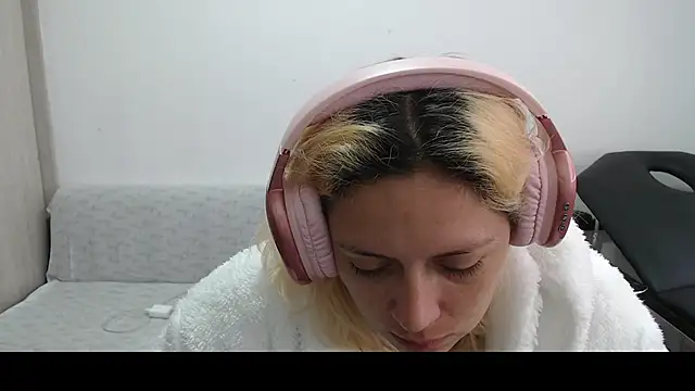 MommyMiaWs online show from March 2025 04:03:02 PM