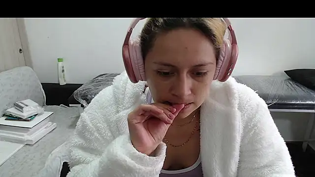 MommyMiaWs online show from March 2025 05:31:02 PM