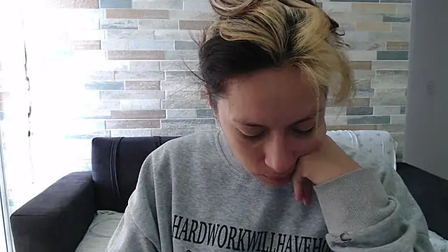 MommyMiaWs online show from September 2025 03:16:01 PM