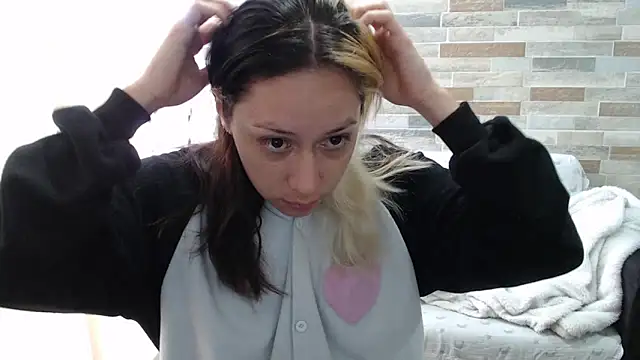 MommyMiaWs online show from October 2025 12:26:02 PM