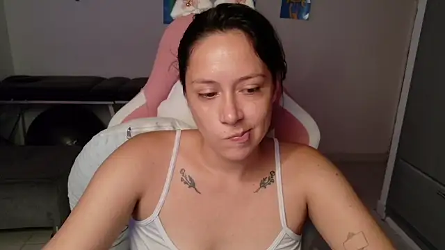 Snapshot of MommyMiaWs chatting on June 2026 05:12:02 PM MommyMiaWs online show from June 2026 05:12:02 PM