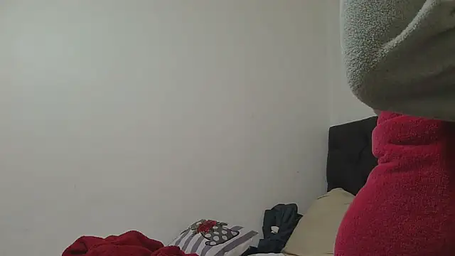 Snapshot of sluttylaura21 chatting on May 2026 06:53:02 AM sluttylaura21 online show from May 2026 06:53:02 AM