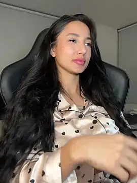 Snapshot of EvaMoet chatting on December 2024 08:05:01 AM EvaMoet online show from December 2024 08:05:01 AM