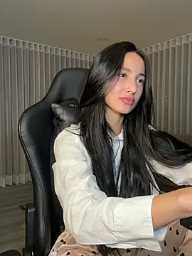 Snapshot of EvaMoet chatting on December 2024 05:49:02 AM EvaMoet online show from December 2024 05:49:02 AM