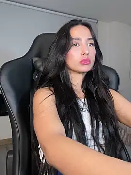 Snapshot of EvaMoet chatting on December 2024 06:24:02 AM EvaMoet online show from December 2024 06:24:02 AM